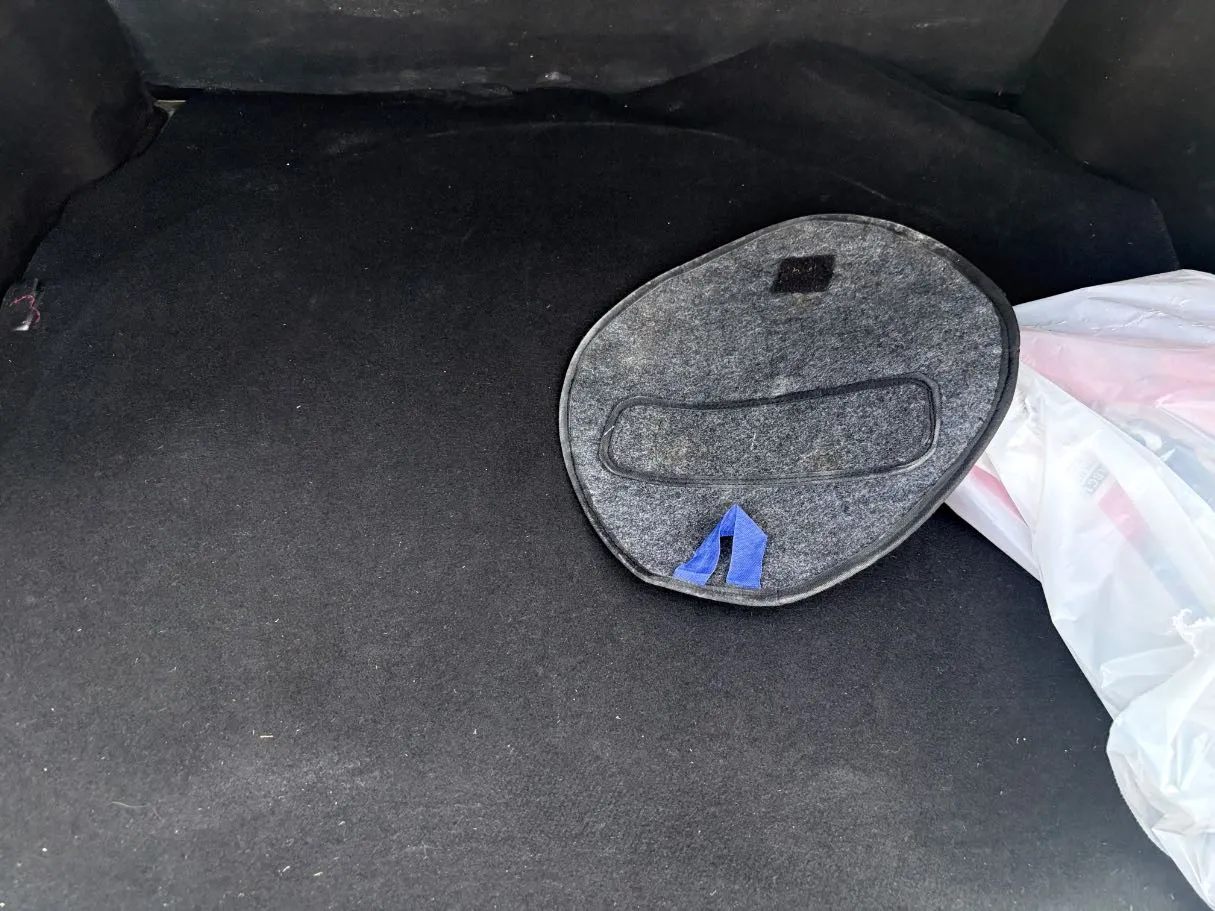 Car image 25