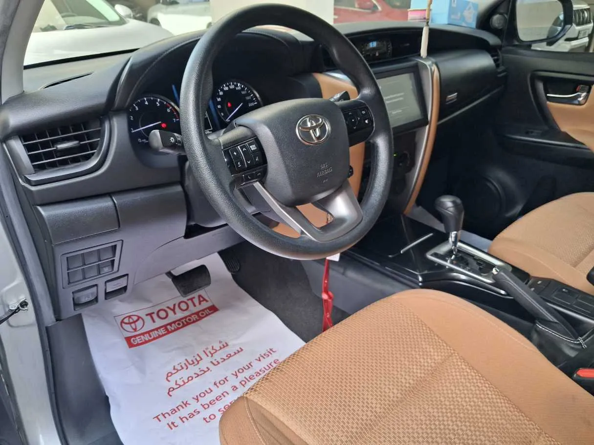 Car image 11