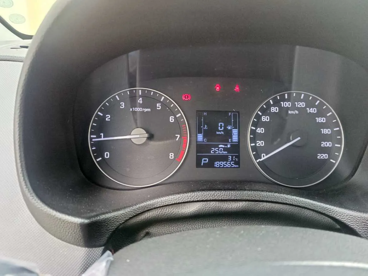 Car image 25