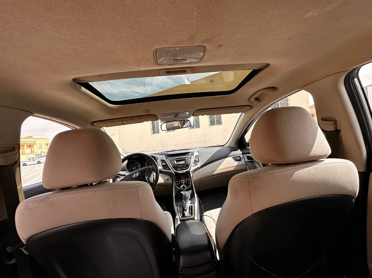 Car image 14