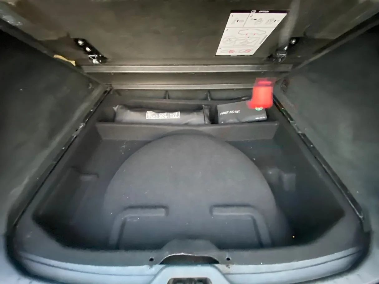 Car image 19