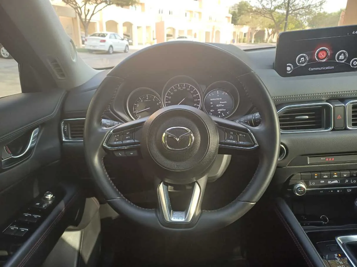 Car image 14