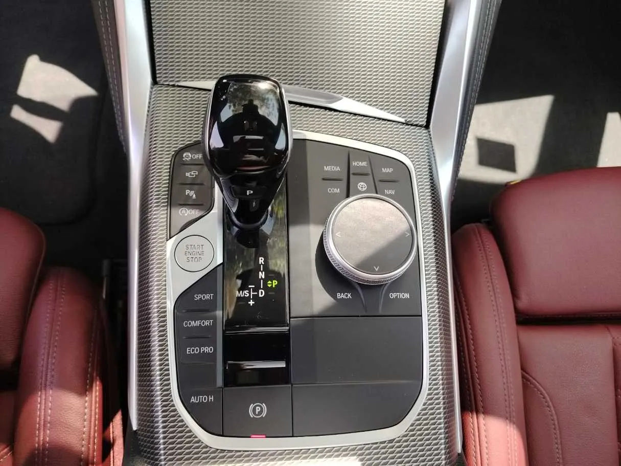 Car image 24