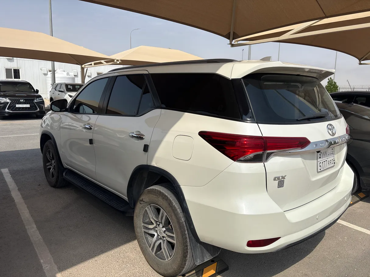 Car image 4