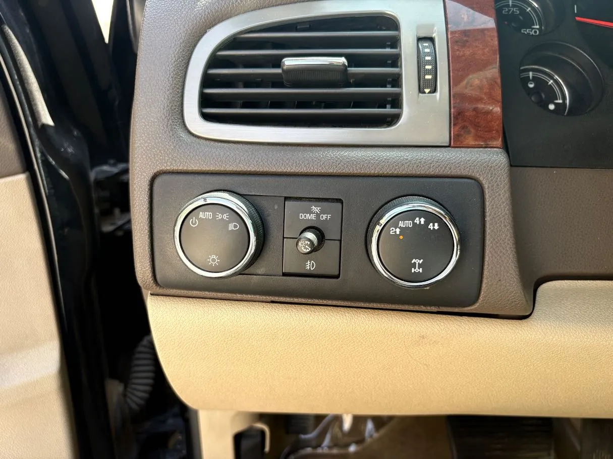 Car image 26