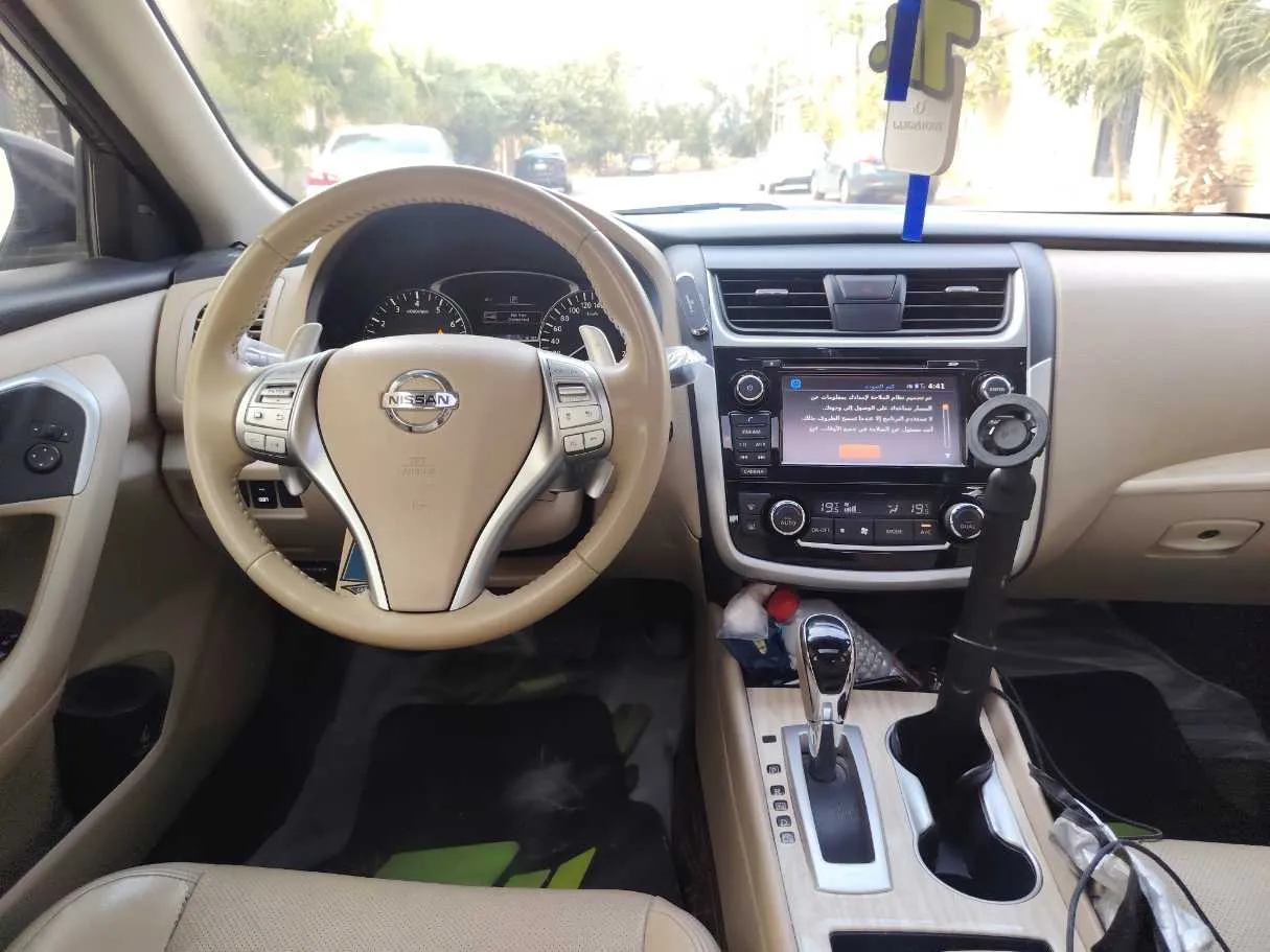 Car image 18
