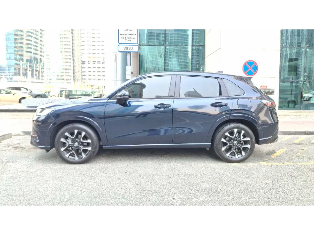 Car image 4