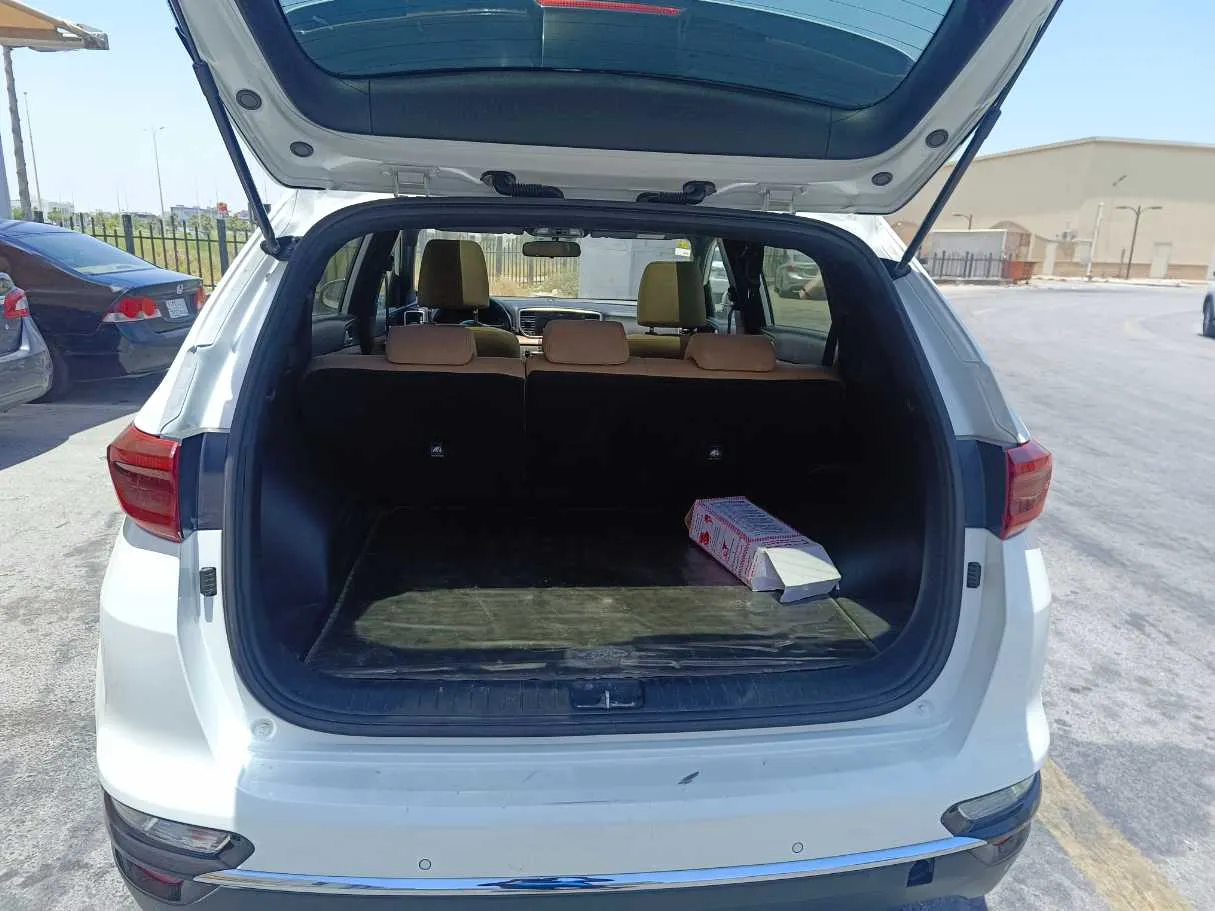 Car image 26
