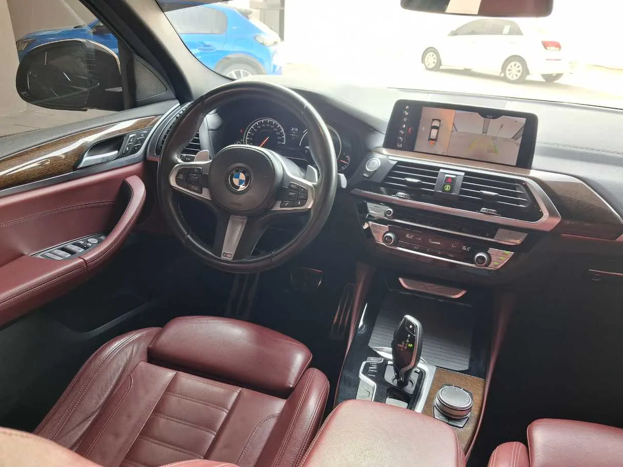 Car image 18