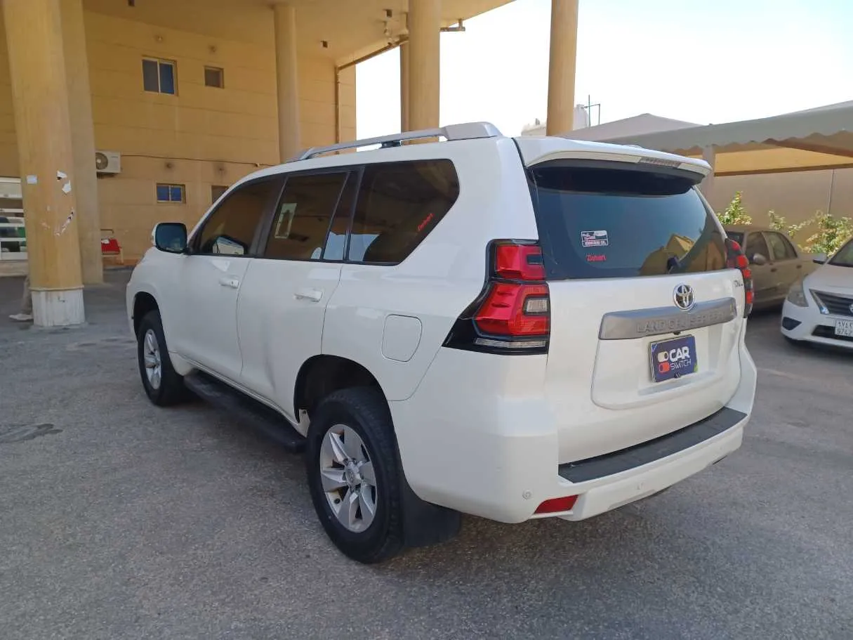 Car image 7