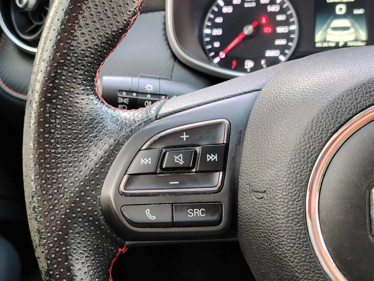Car image 28