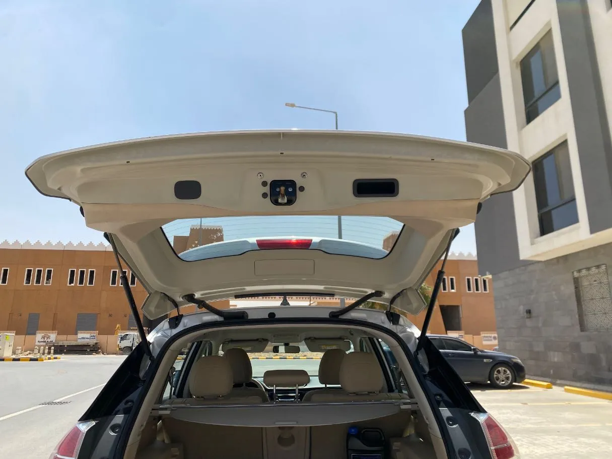 Car image 18