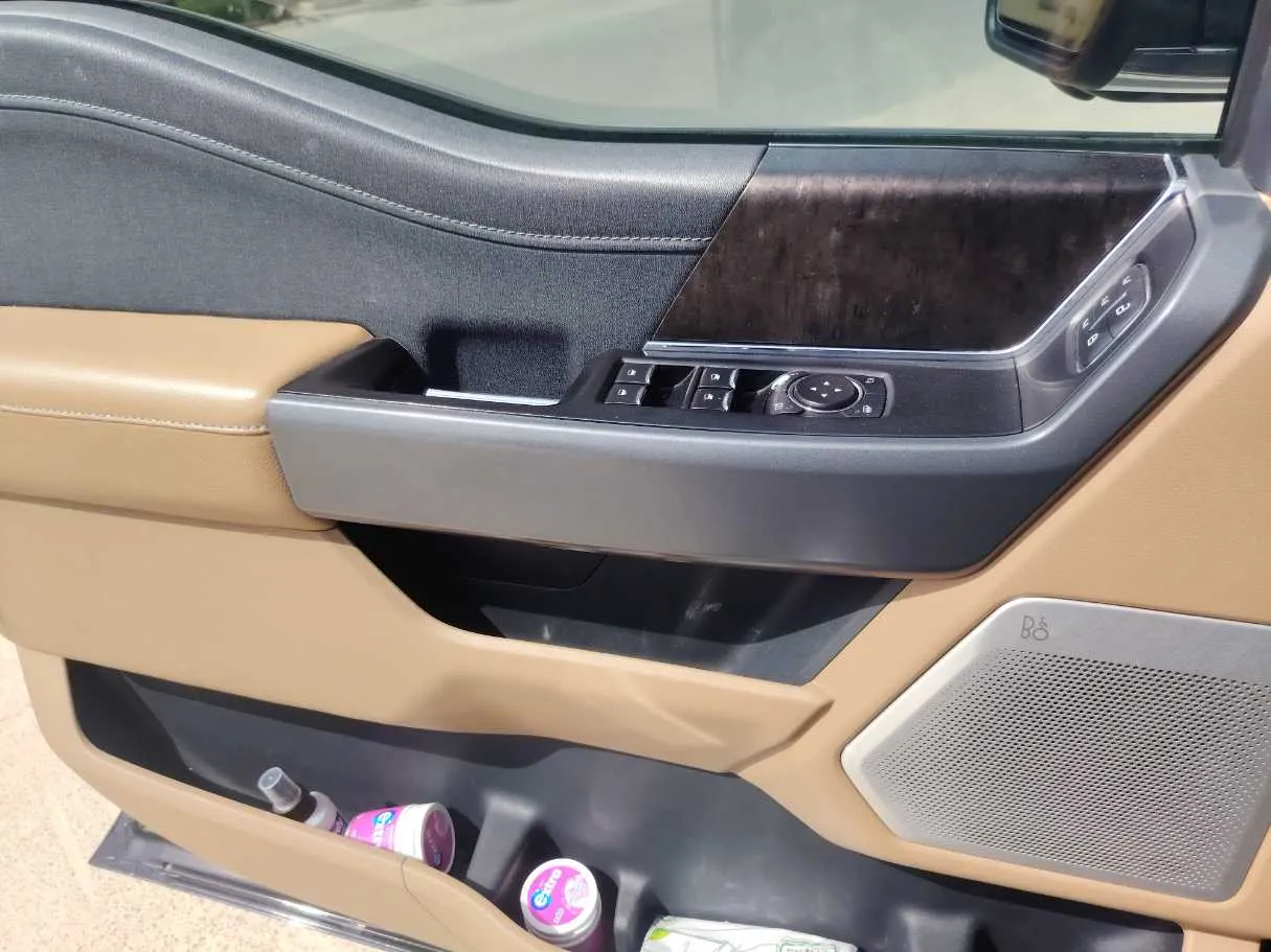 Car image 26