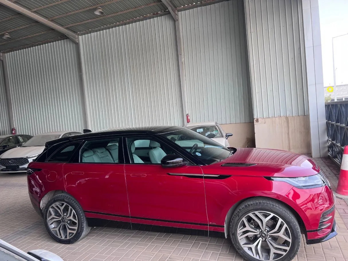 Car image 4