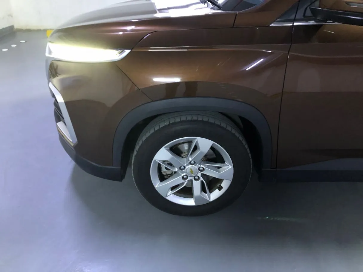 Car image 9