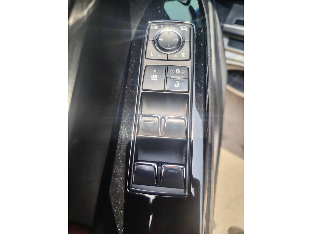Car image 33