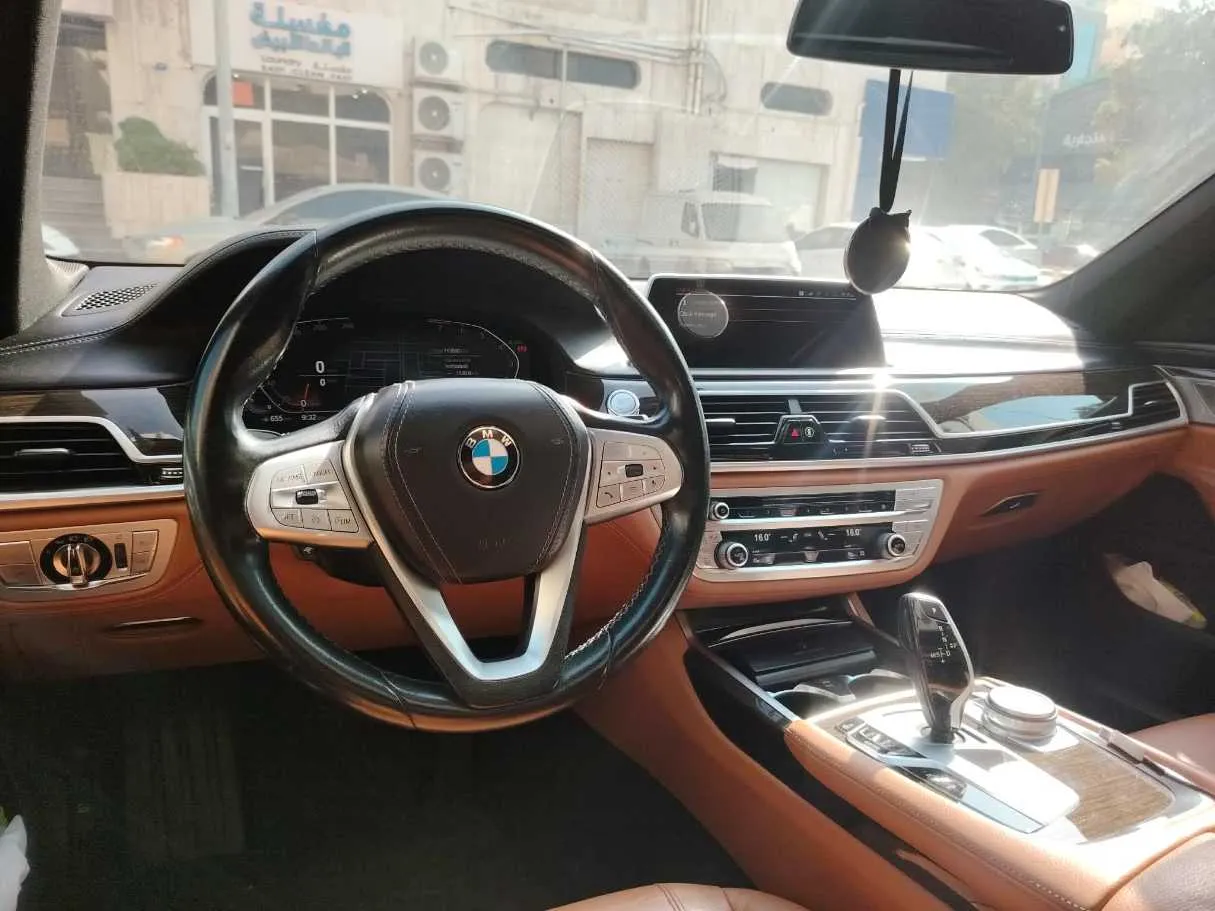 Car image 27