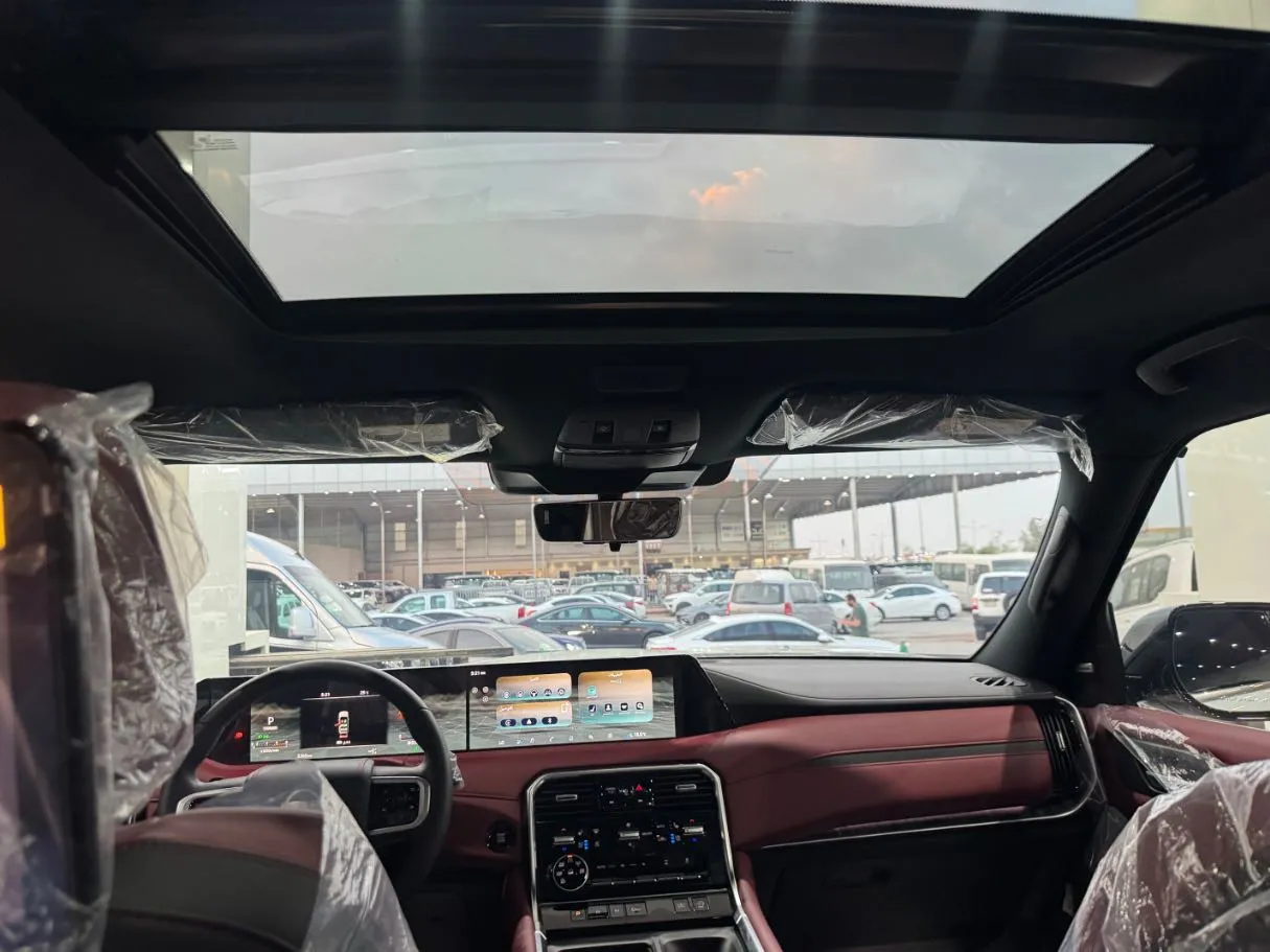 Car image 15