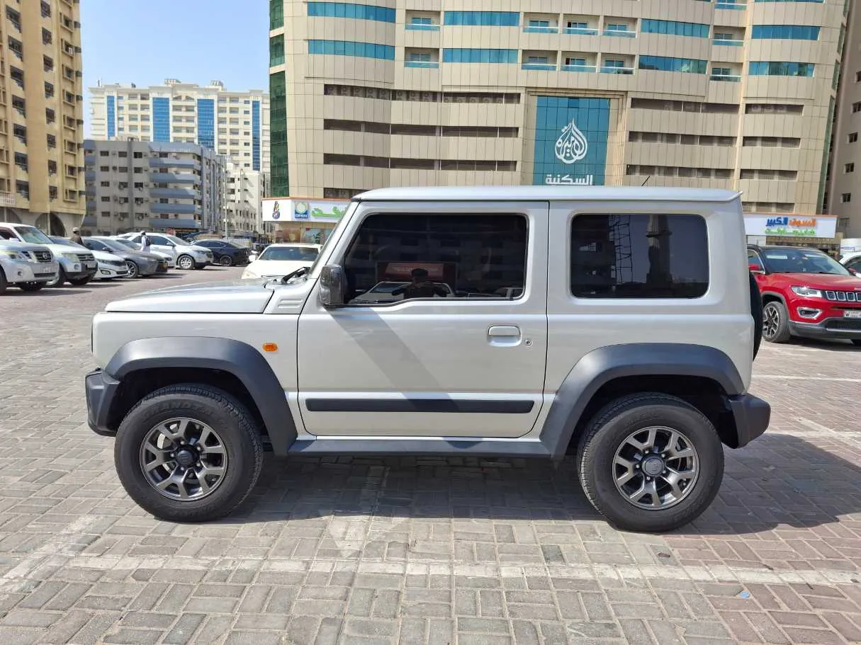 Car image 4