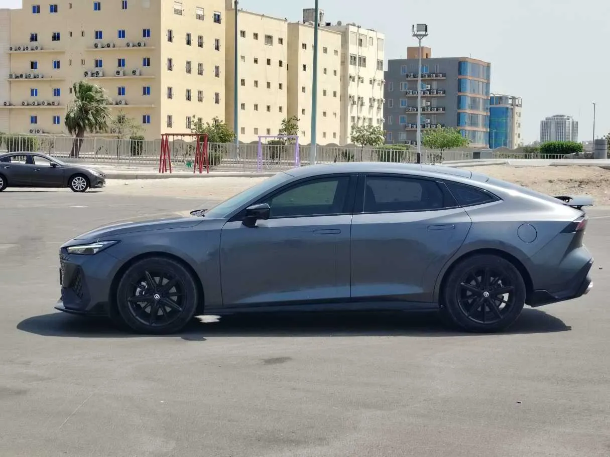 Car image 8
