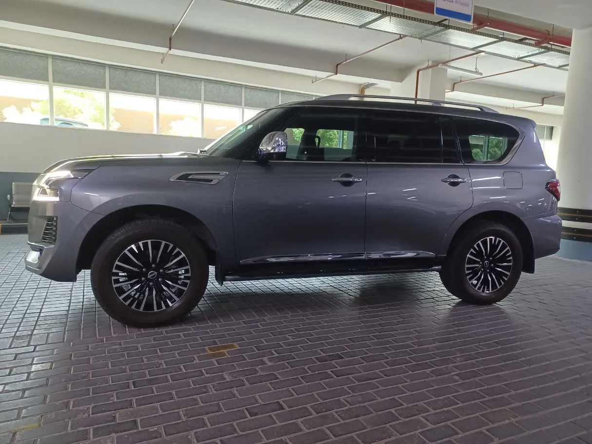 Car image 8