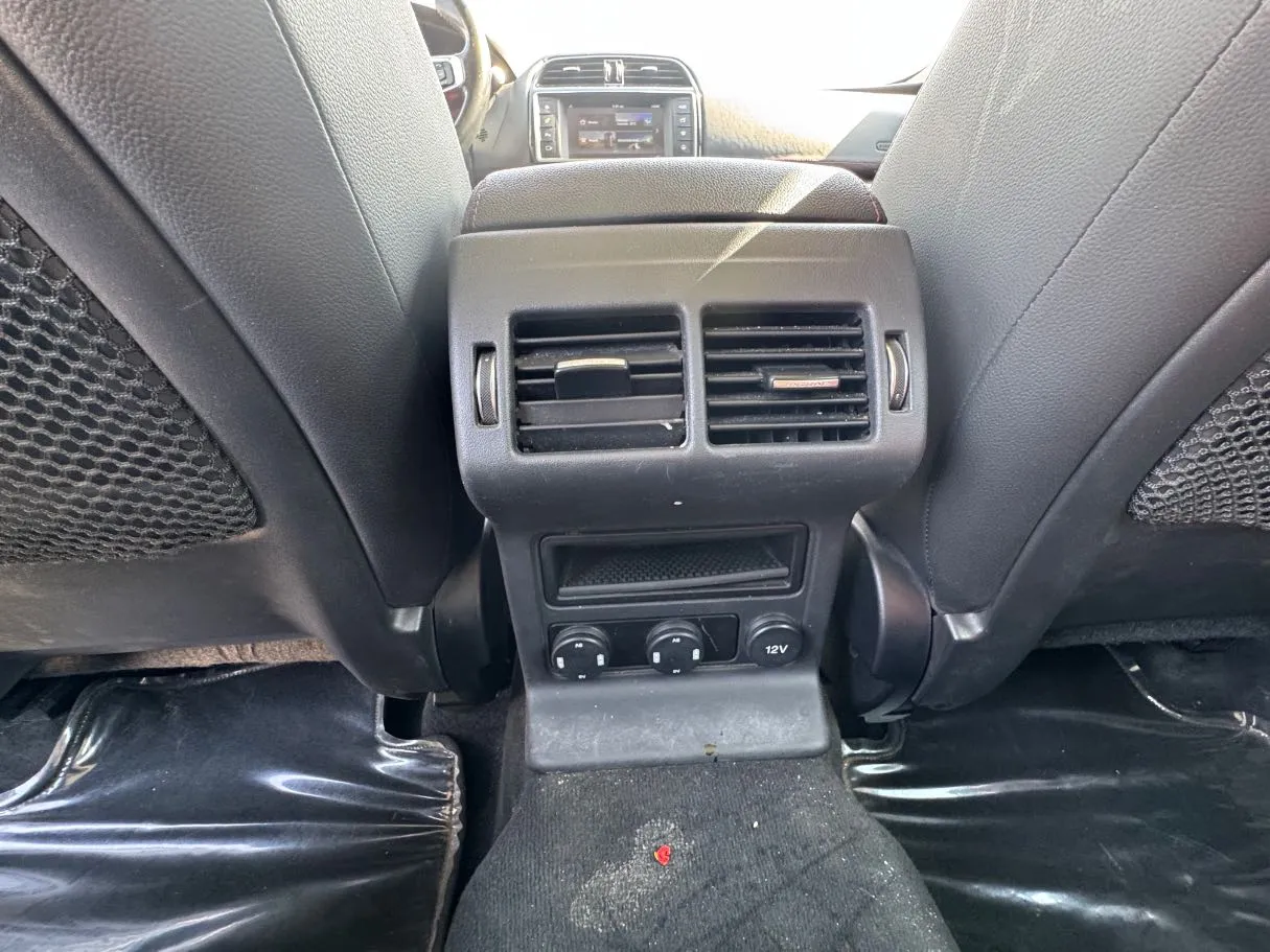 Car image 24