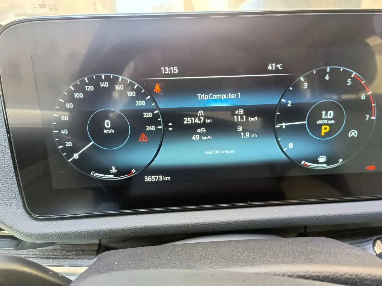 Car image 25