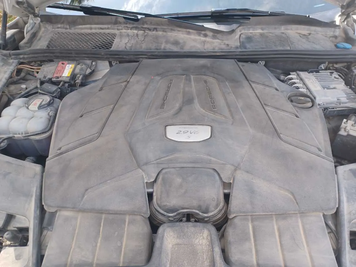 Car image 25