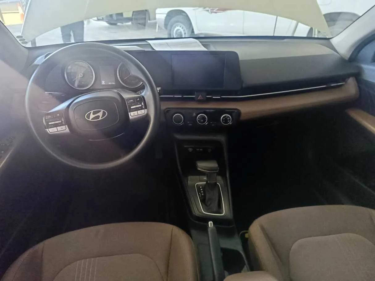 Car image 19