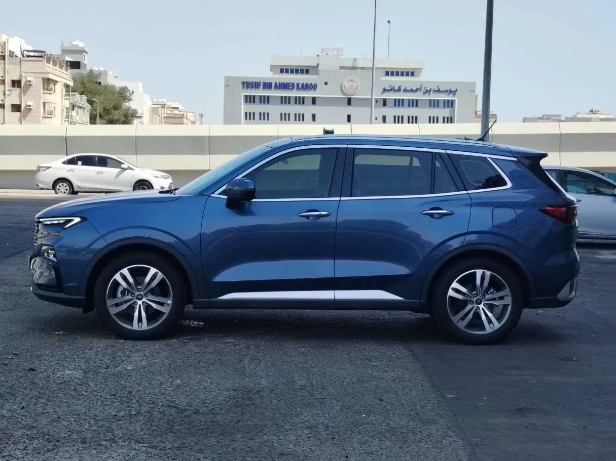 Car image 8
