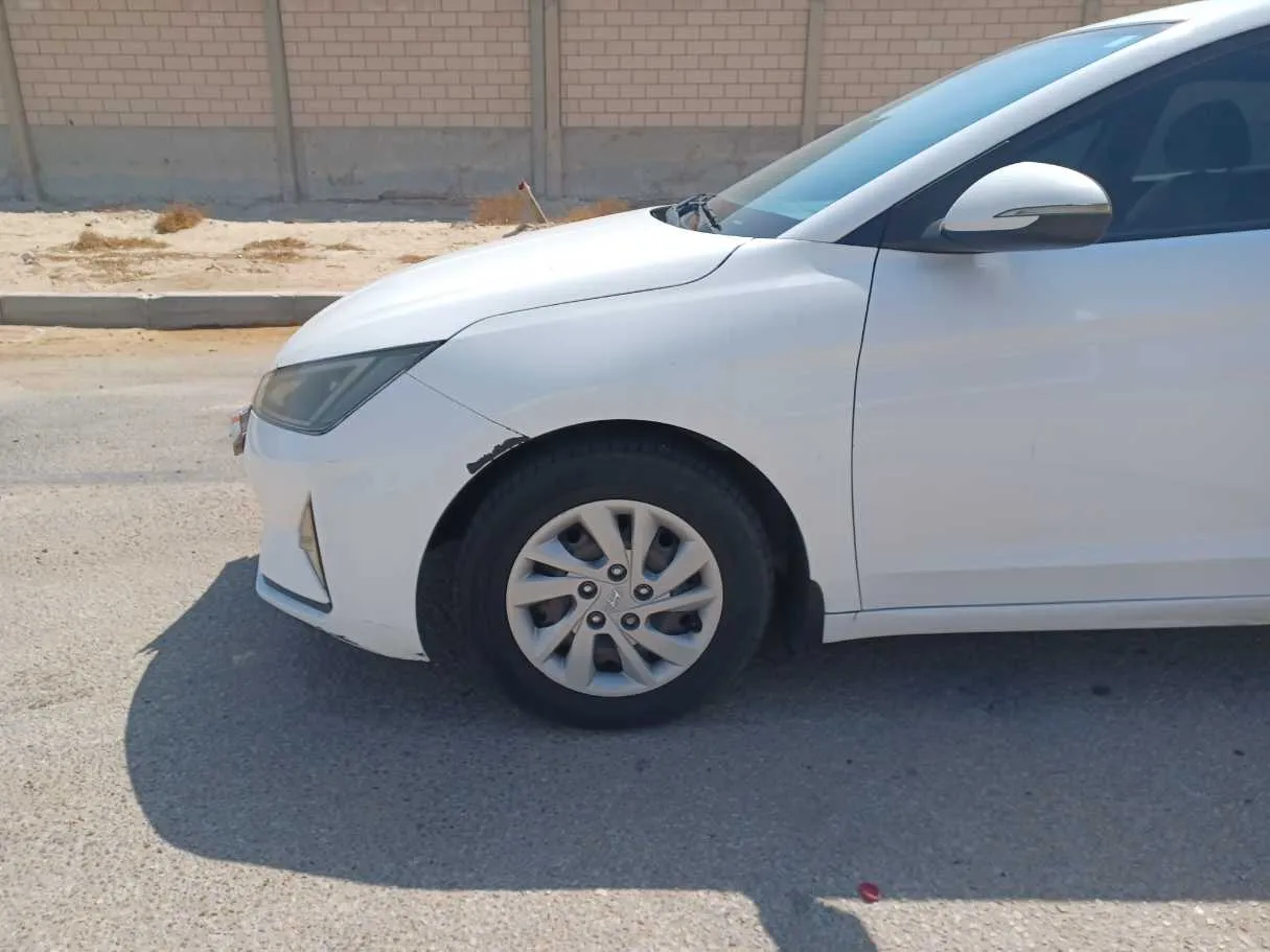 Car image 9