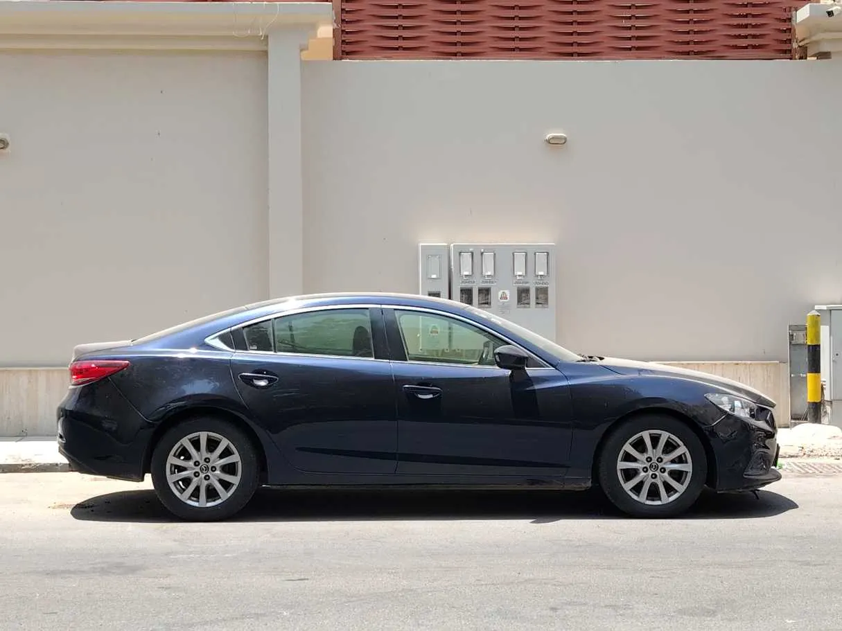 Car image 4