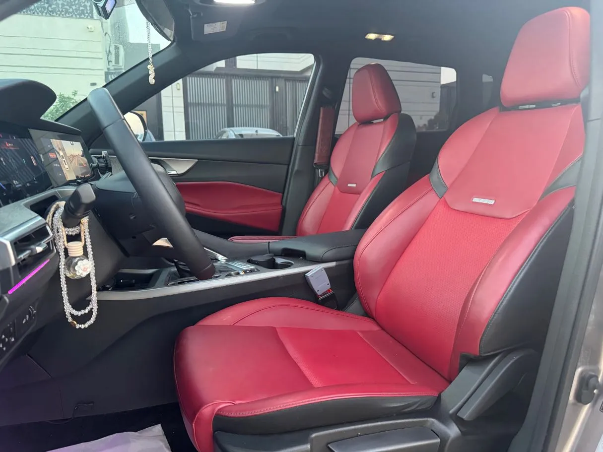 Car image 13