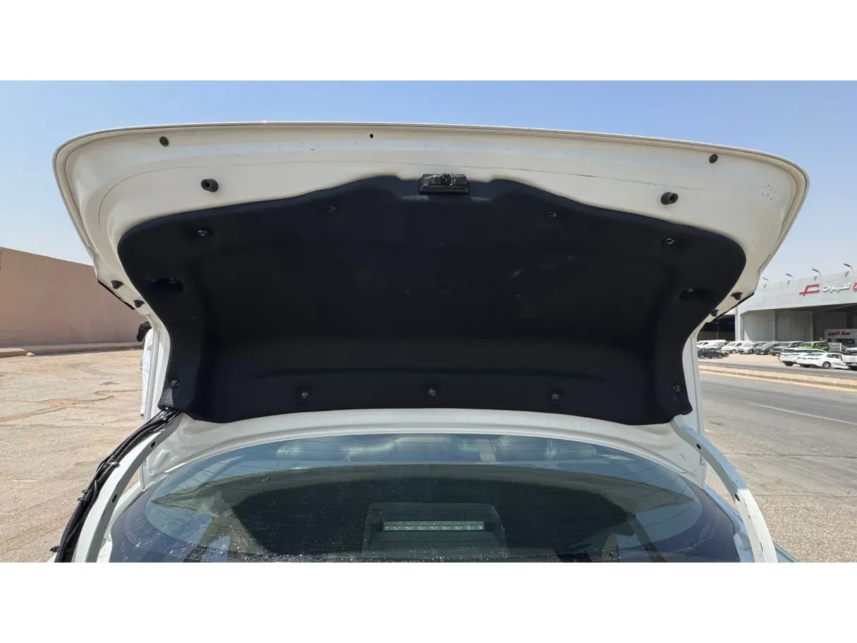 Car image 26