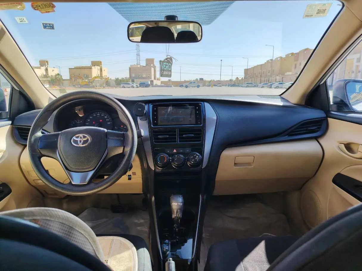 Car image 16