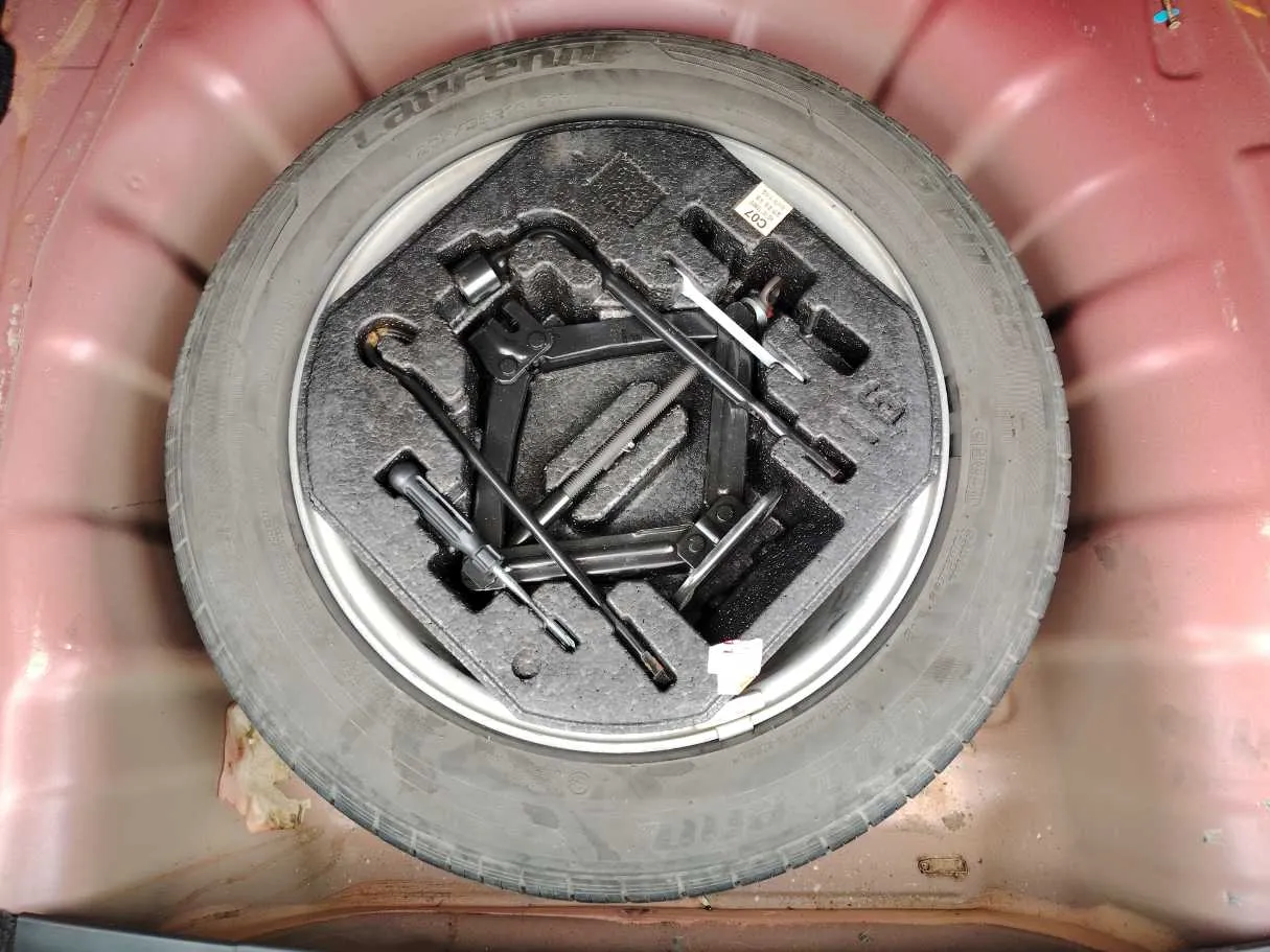 Car image 28