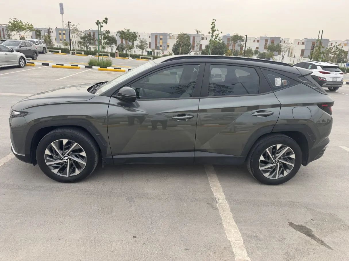 Car image 8