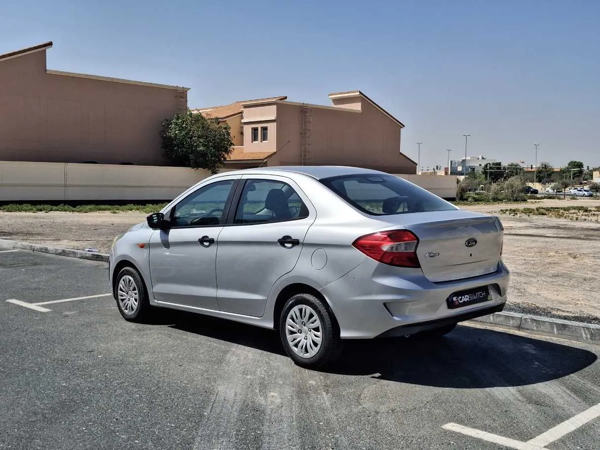 Car image 7