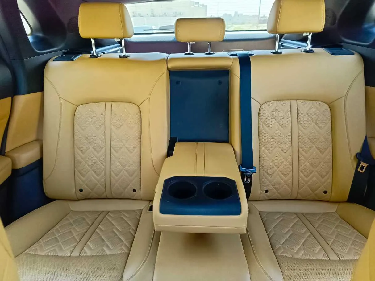 Car image 22