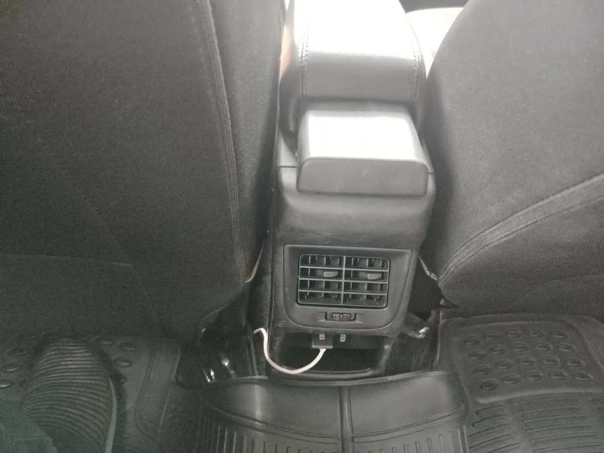 Car image 35