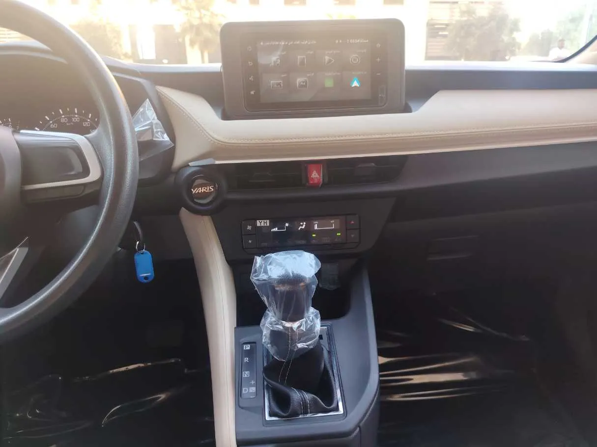 Car image 19