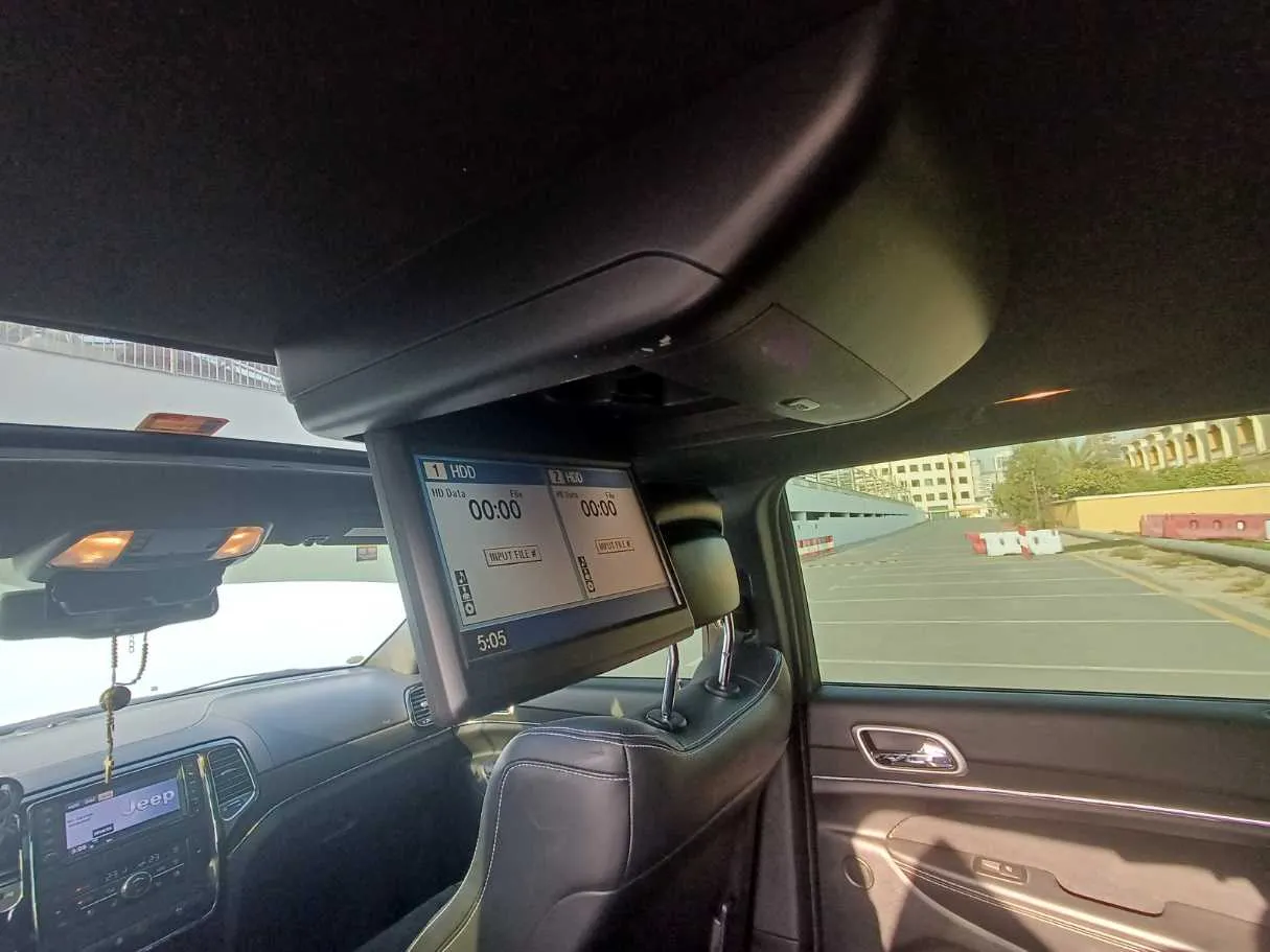 Car image 19
