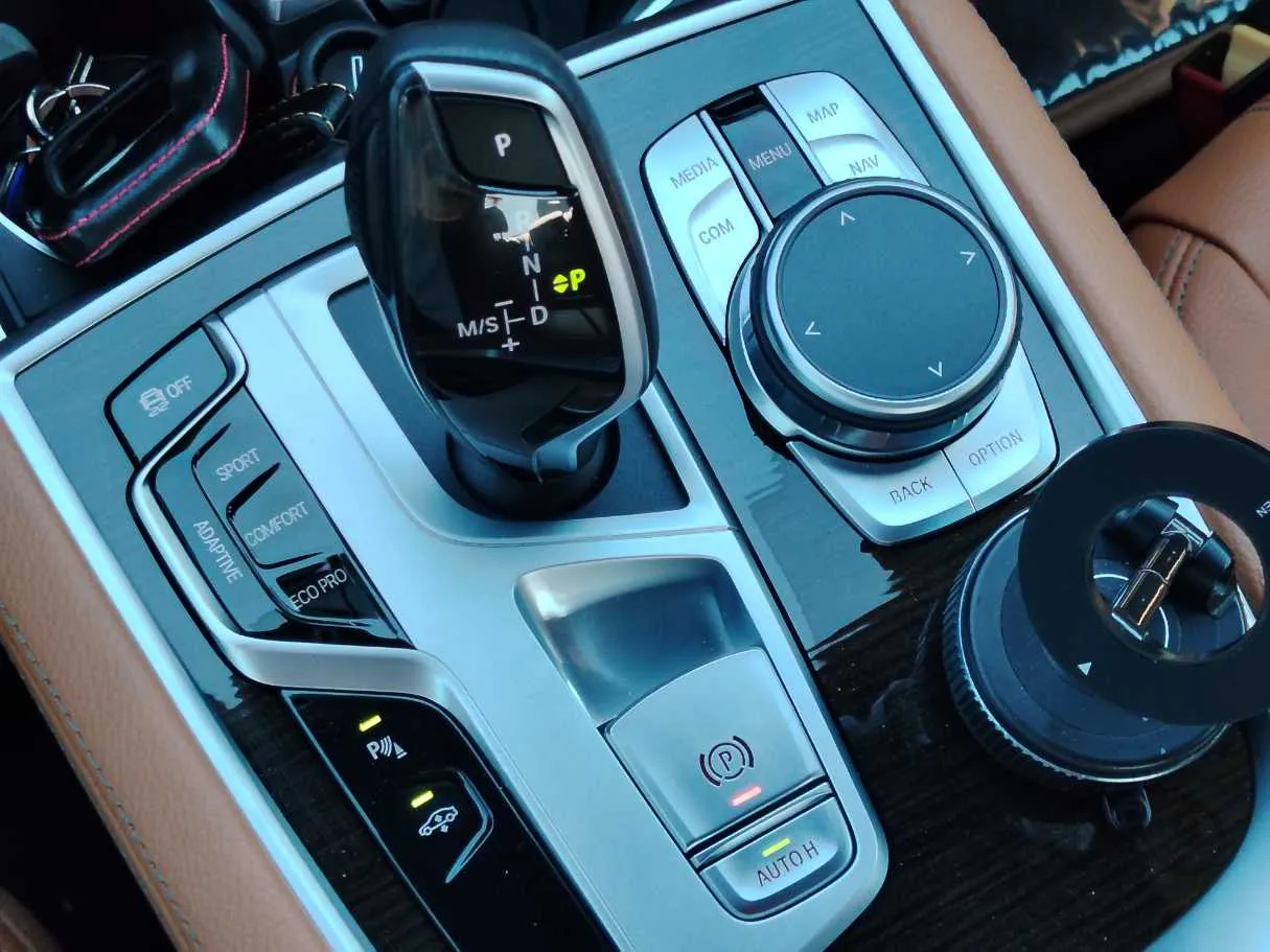 Car image 20