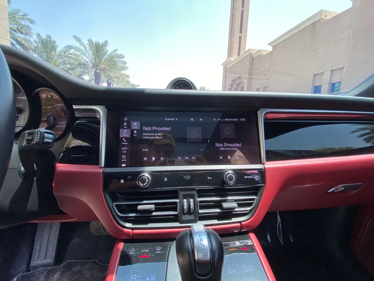 Car image 16