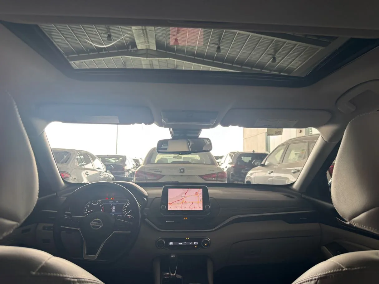 Car image 15