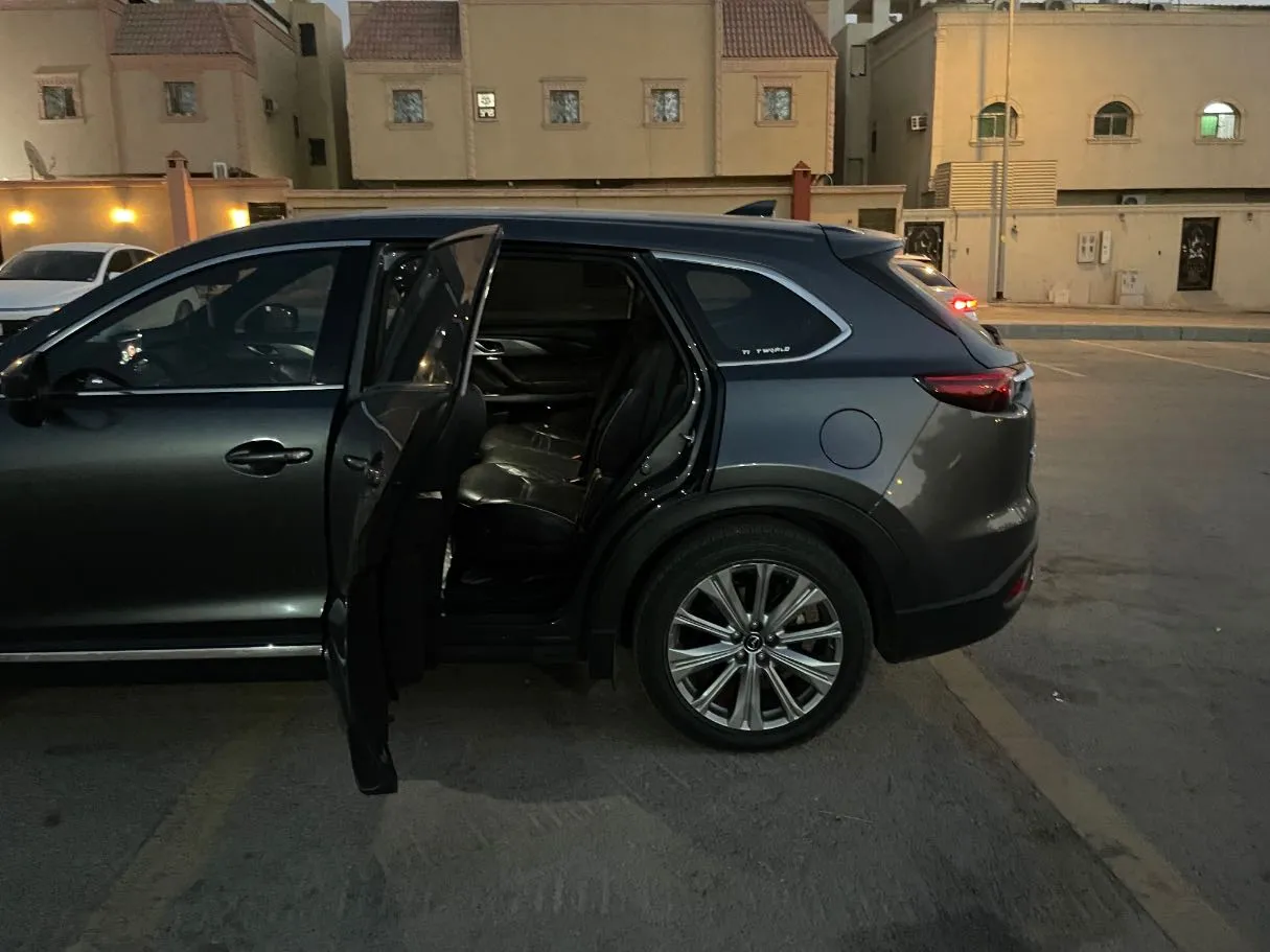 Car image 15