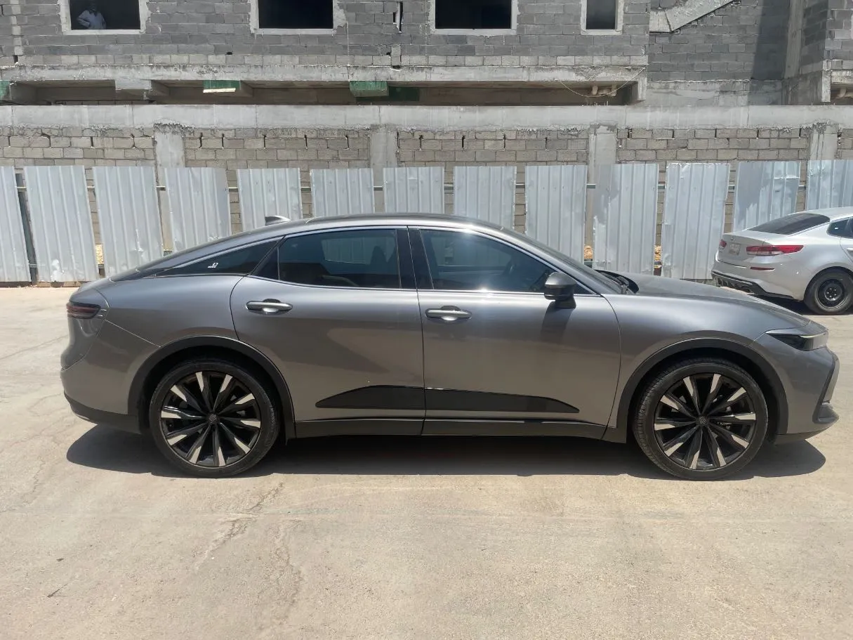 Car image 4