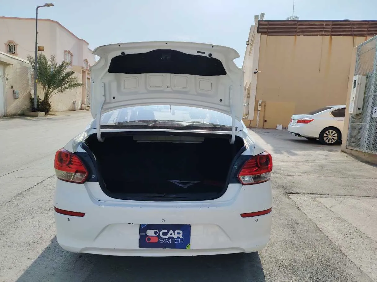 Car image 25