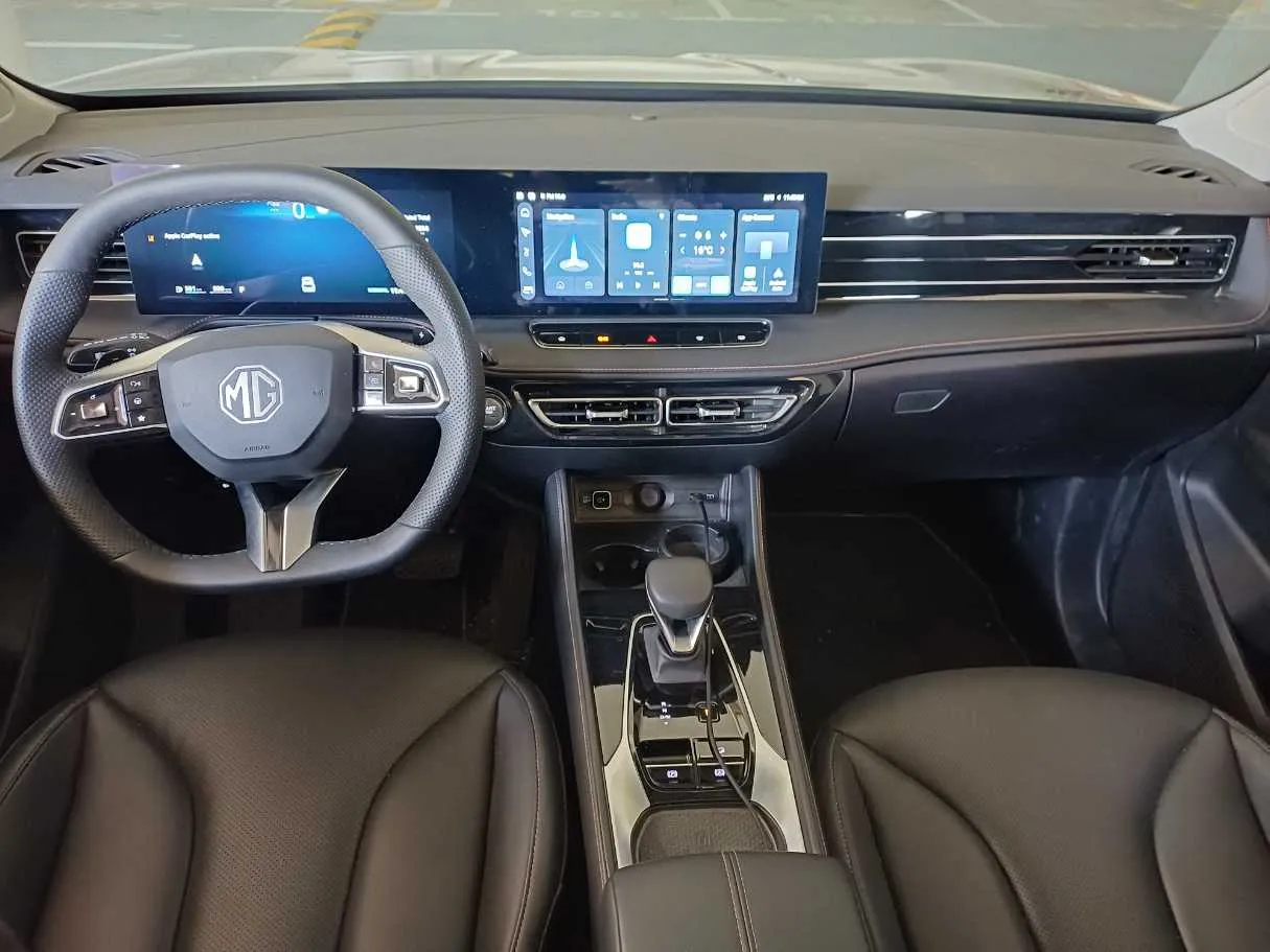 Car image 15