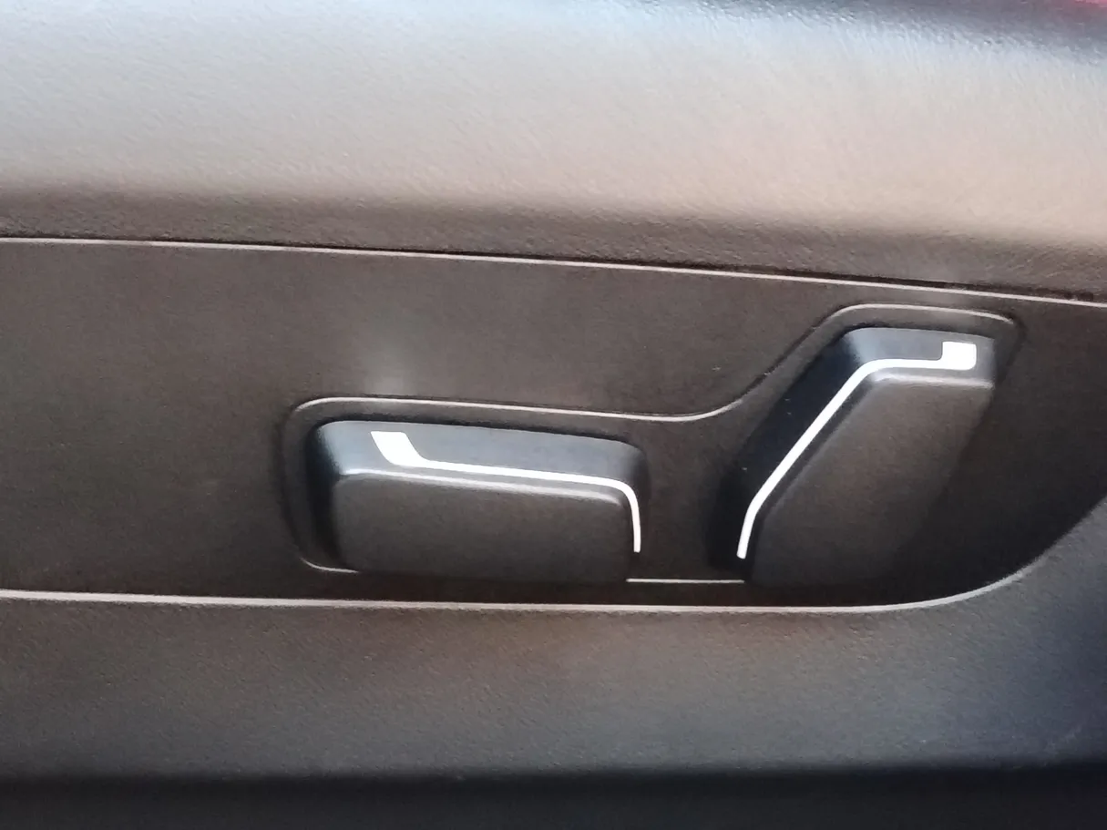 Car image 33